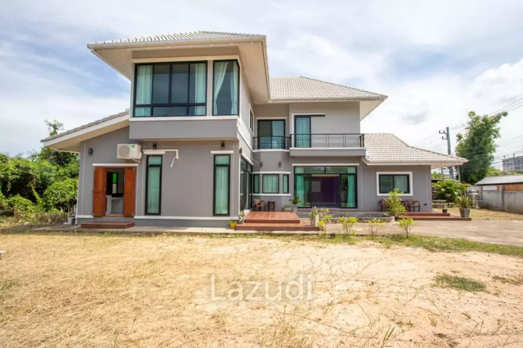 4 Bedrooms House for Rent near the Outer Ring Road 2 in Saraphi