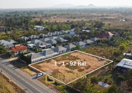 2368 кв. м / прямоугольная форма / доступ с улицы