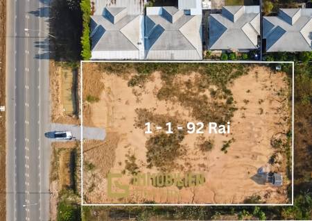 2368 кв. м / прямоугольная форма / доступ с улицы