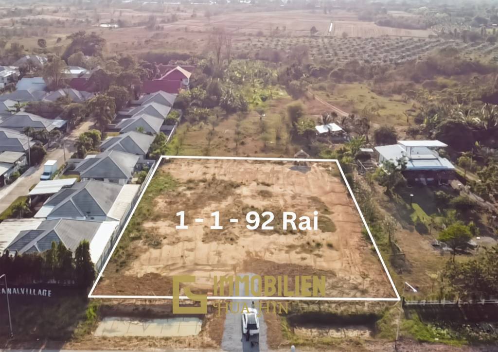 2368 кв. м / прямоугольная форма / доступ с улицы