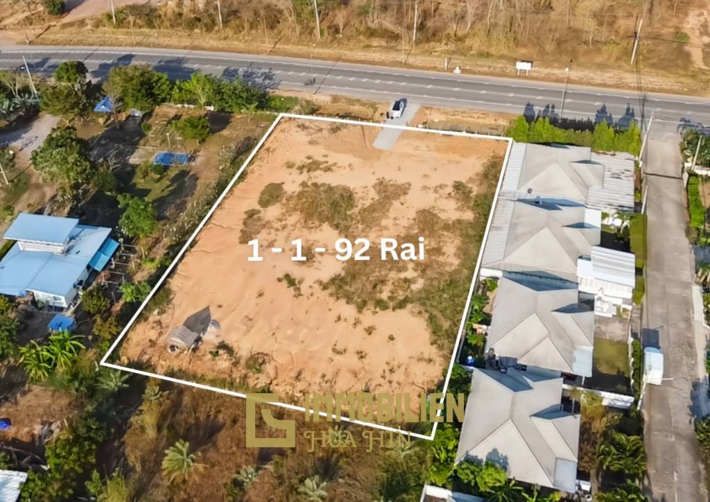 2368 кв. м / прямоугольная форма / доступ с улицы