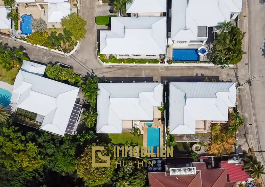 337 qm Wohnfläche / privater Pool / 438 qm Grundstück