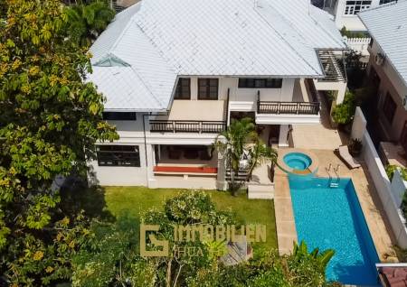 337 qm Wohnfläche / privater Pool / 438 qm Grundstück