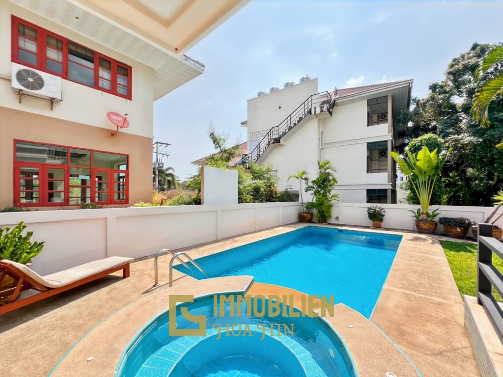 337 qm Wohnfläche / privater Pool / 438 qm Grundstück