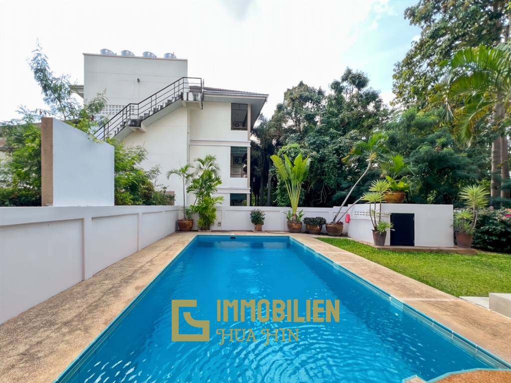 337 qm Wohnfläche / privater Pool / 438 qm Grundstück