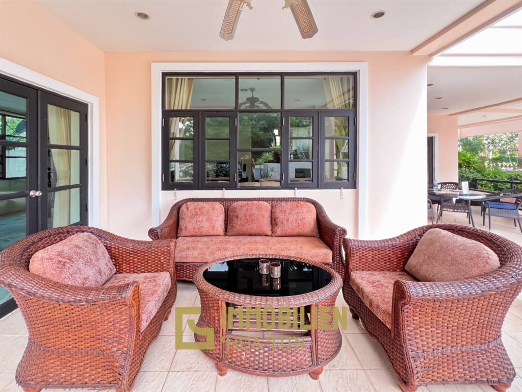 337 qm Wohnfläche / privater Pool / 438 qm Grundstück