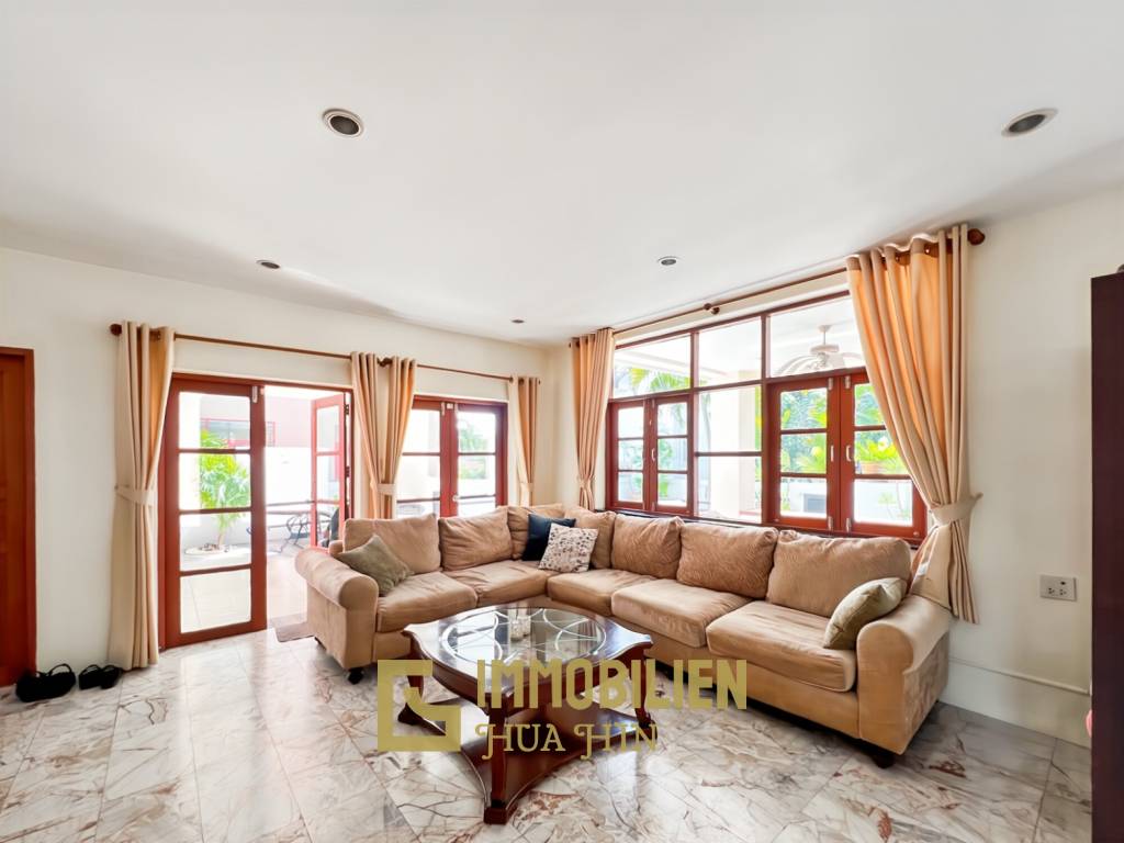 337 qm Wohnfläche / privater Pool / 438 qm Grundstück