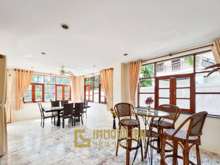 337 qm Wohnfläche / privater Pool / 438 qm Grundstück