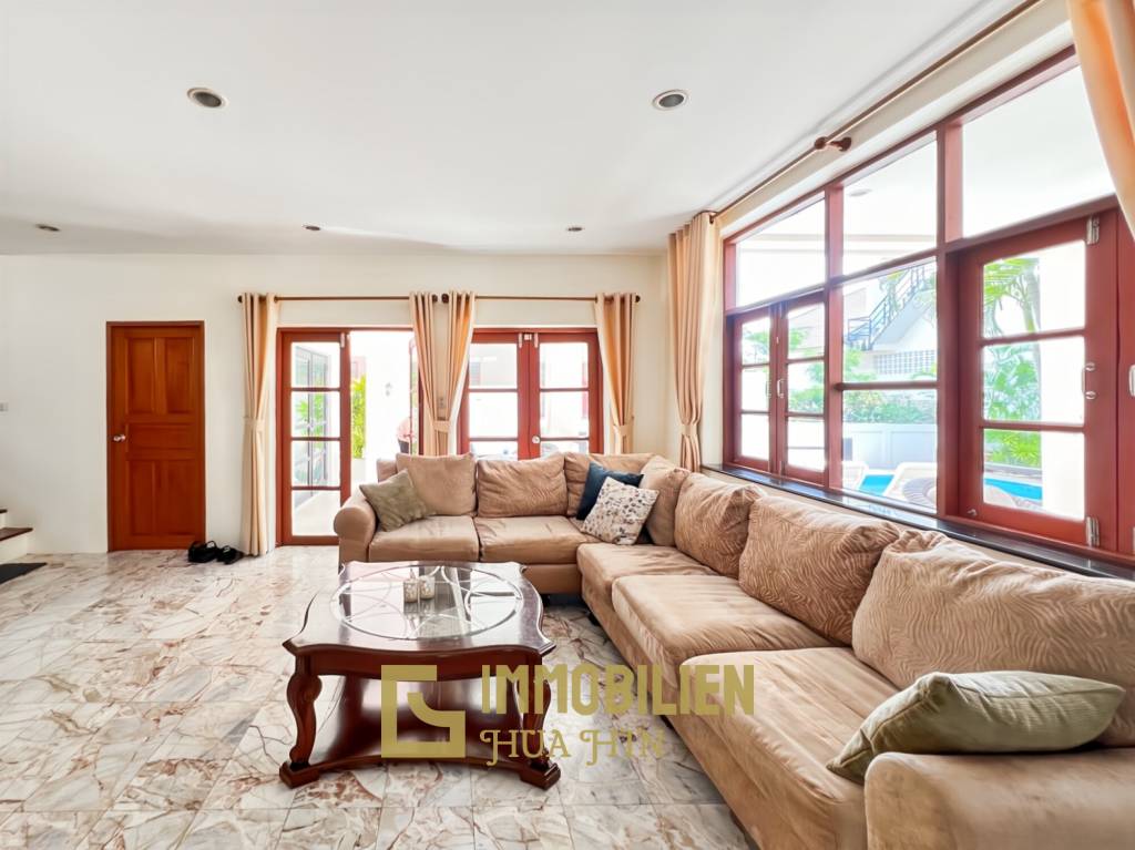 337 qm Wohnfläche / privater Pool / 438 qm Grundstück