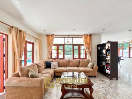 337 qm Wohnfläche / privater Pool / 438 qm Grundstück