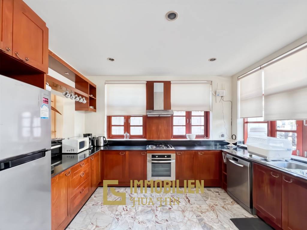 337 qm Wohnfläche / privater Pool / 438 qm Grundstück