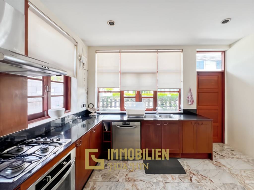 337 qm Wohnfläche / privater Pool / 438 qm Grundstück