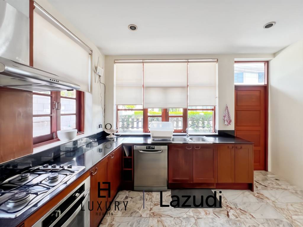 438 平方米 4 床 4 洗澡 别墅 对于 销售