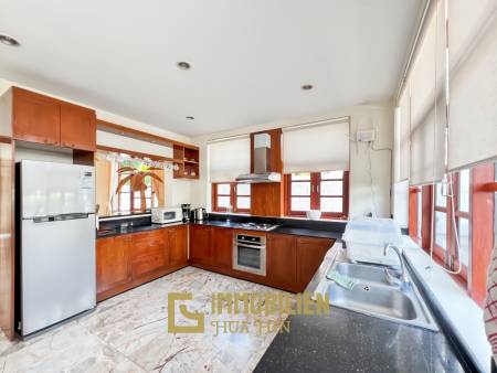 337 qm Wohnfläche / privater Pool / 438 qm Grundstück