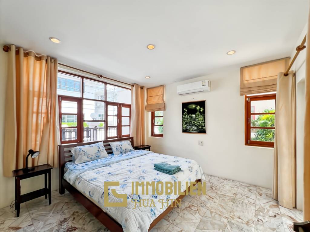 337 qm Wohnfläche / privater Pool / 438 qm Grundstück