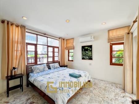 337 qm Wohnfläche / privater Pool / 438 qm Grundstück