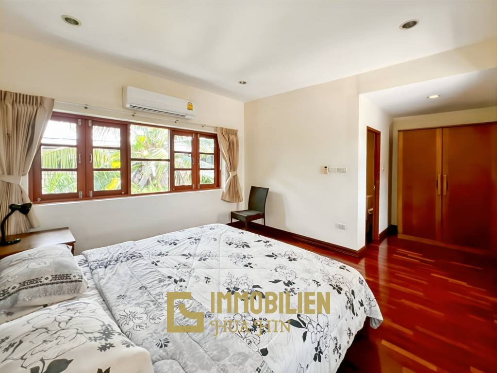 337 qm Wohnfläche / privater Pool / 438 qm Grundstück