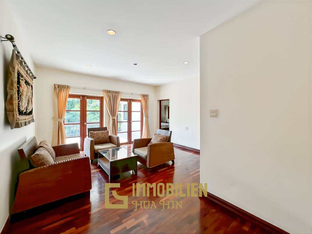 337 qm Wohnfläche / privater Pool / 438 qm Grundstück