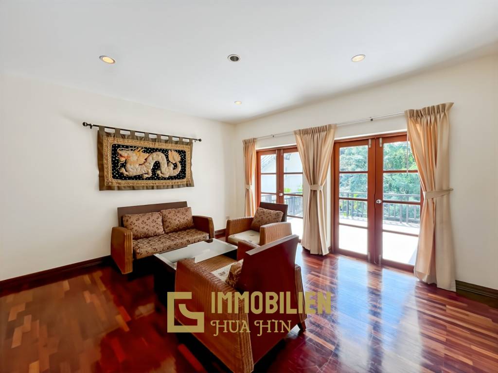 337 qm Wohnfläche / privater Pool / 438 qm Grundstück