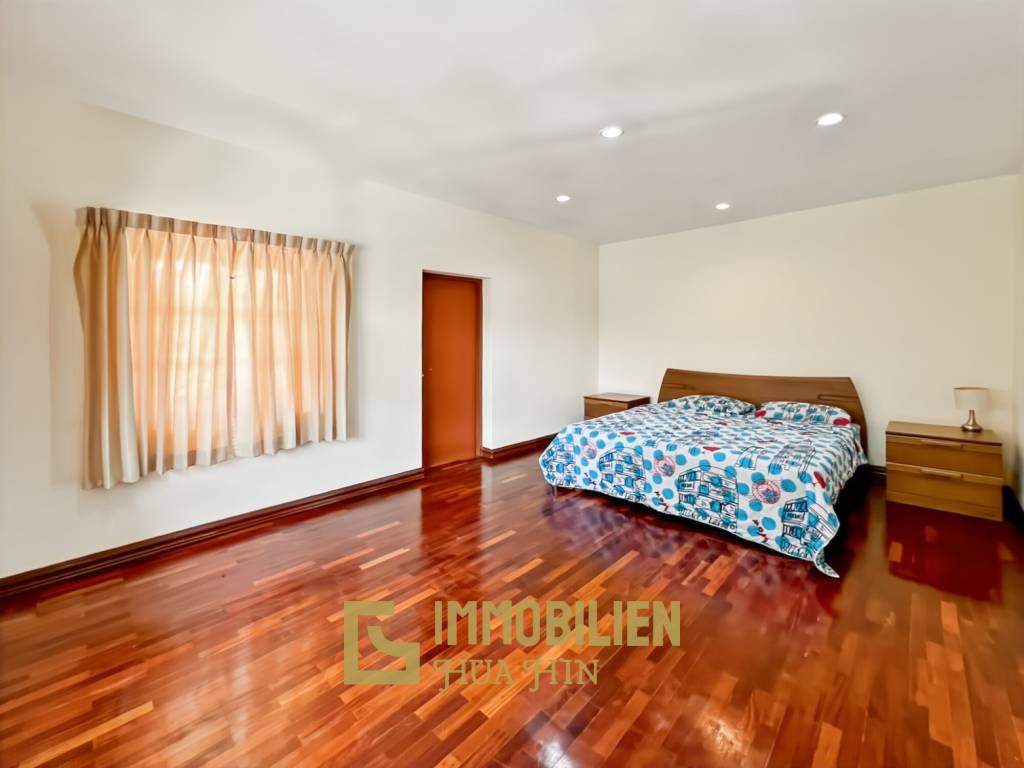 337 qm Wohnfläche / privater Pool / 438 qm Grundstück