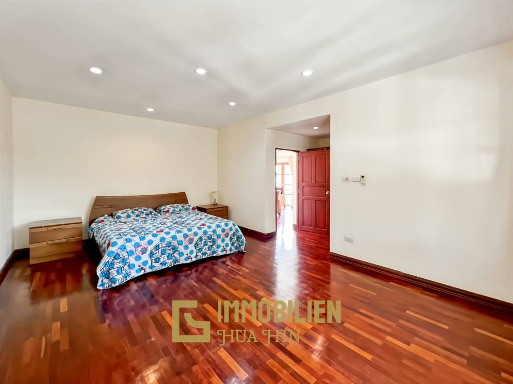 337 qm Wohnfläche / privater Pool / 438 qm Grundstück