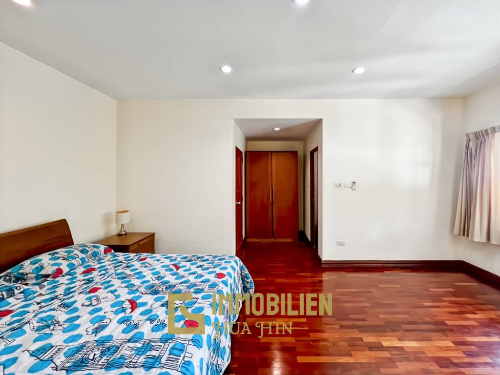 337 qm Wohnfläche / privater Pool / 438 qm Grundstück