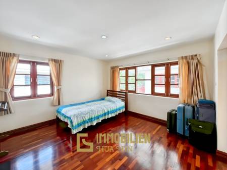 337 qm Wohnfläche / privater Pool / 438 qm Grundstück