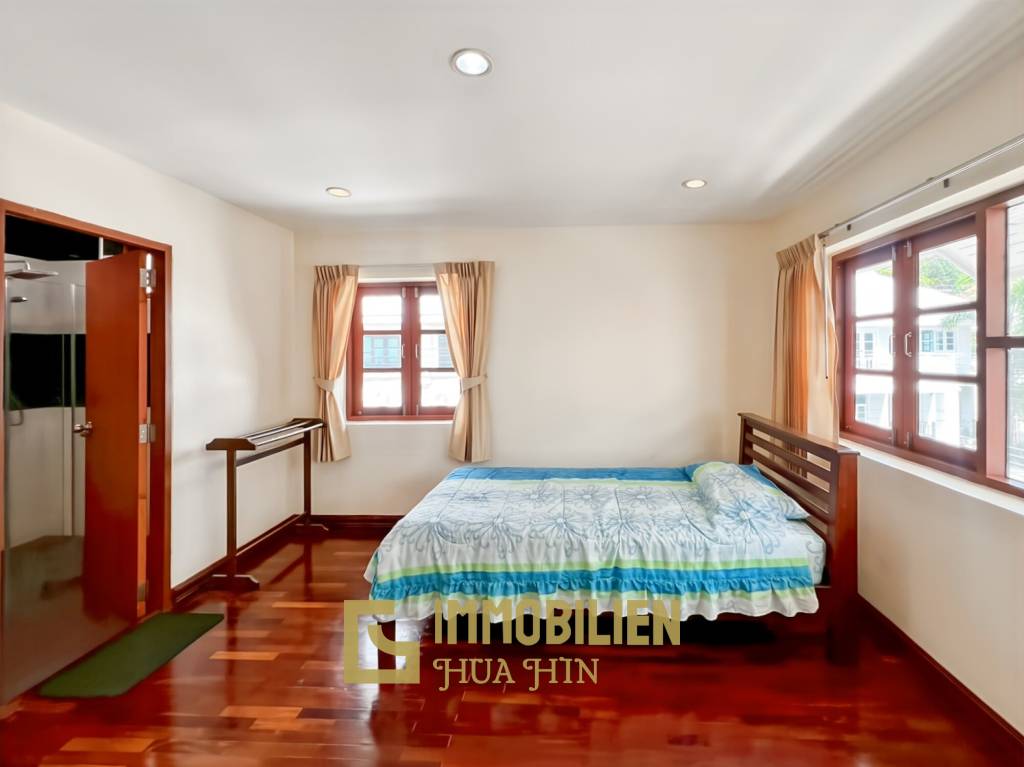 337 qm Wohnfläche / privater Pool / 438 qm Grundstück