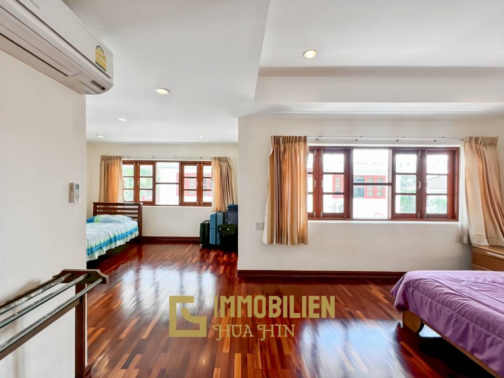 337 qm Wohnfläche / privater Pool / 438 qm Grundstück