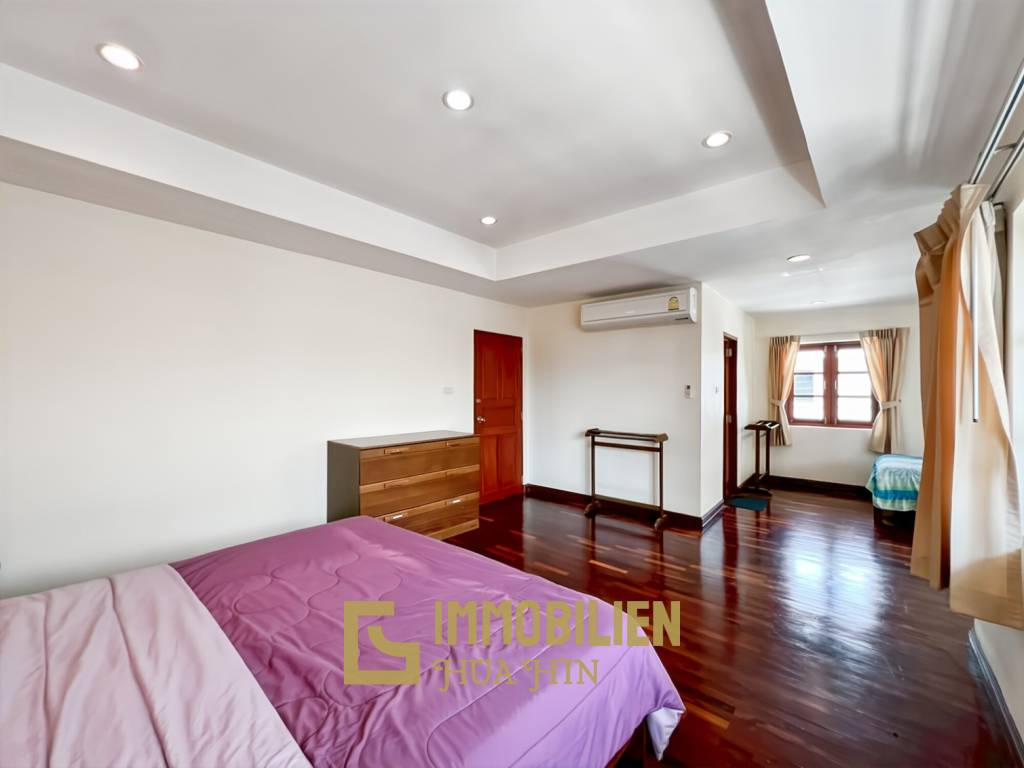 337 qm Wohnfläche / privater Pool / 438 qm Grundstück