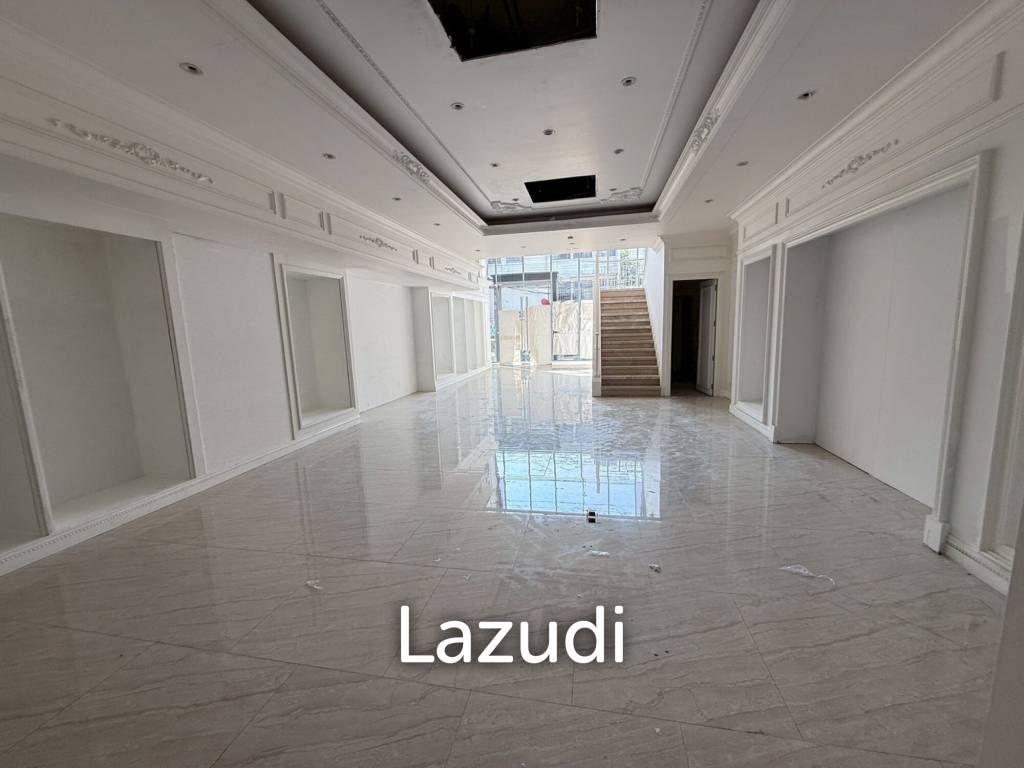182sqm Retail Opportunity at the Taste Thong Lo Intersection – High Traffic, High Visibility