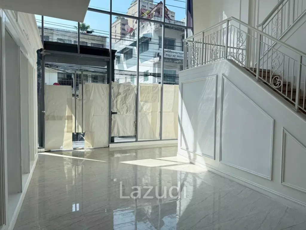 182sqm Retail Opportunity at the Taste Thong Lo Intersection – High Traffic, High Visibility