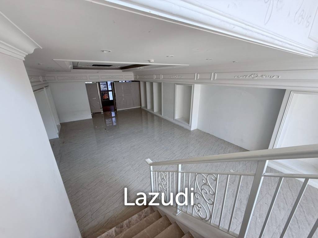 182sqm Retail Opportunity at the Taste Thong Lo Intersection – High Traffic, High Visibility
