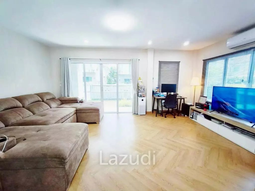 3 Beds 5 Baths 150 SQ.M. Lake Valley Borwin