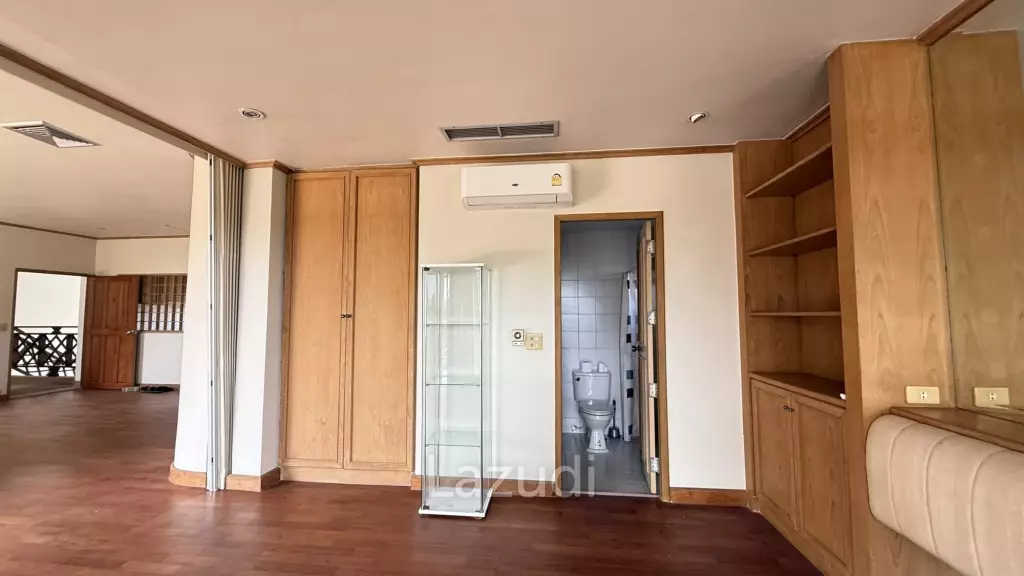 PALM HILLS CONDO ( FOREIGNER QUOTA )   : 2 bed condo  with open views