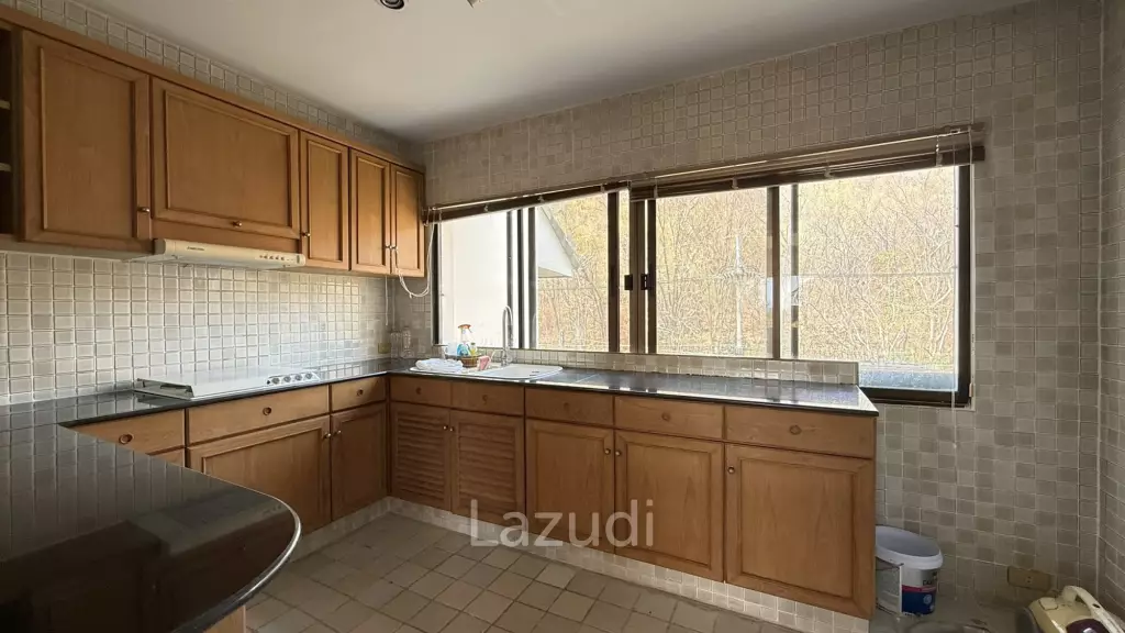 PALM HILLS CONDO ( FOREIGNER QUOTA )   : 2 bed condo  with open views