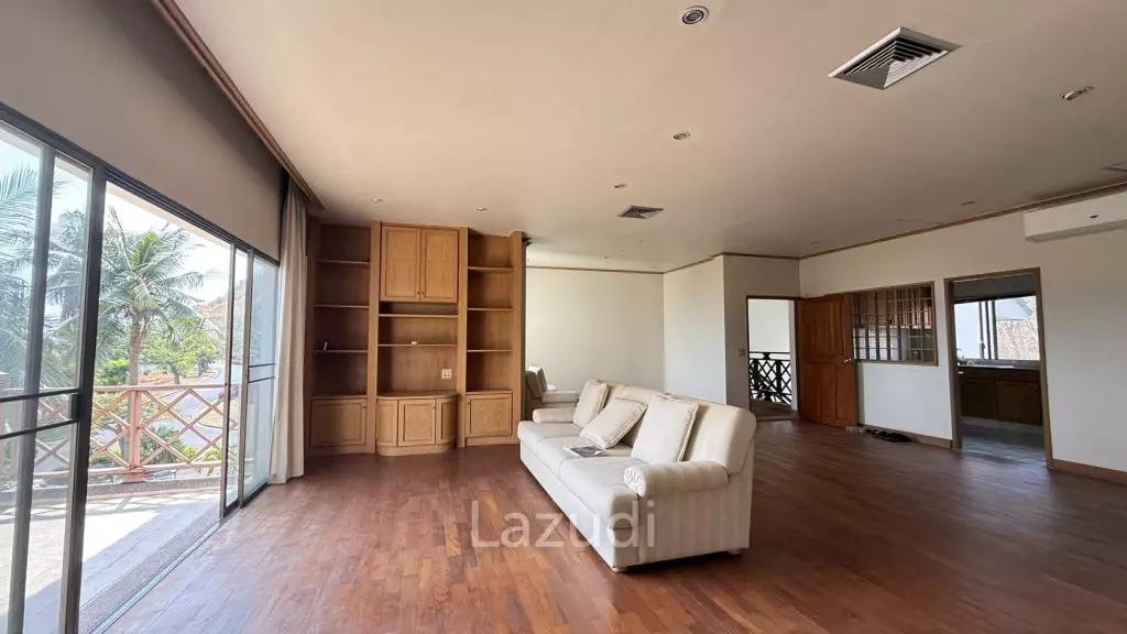 PALM HILLS CONDO ( FOREIGNER QUOTA )   : 2 bed condo  with open views