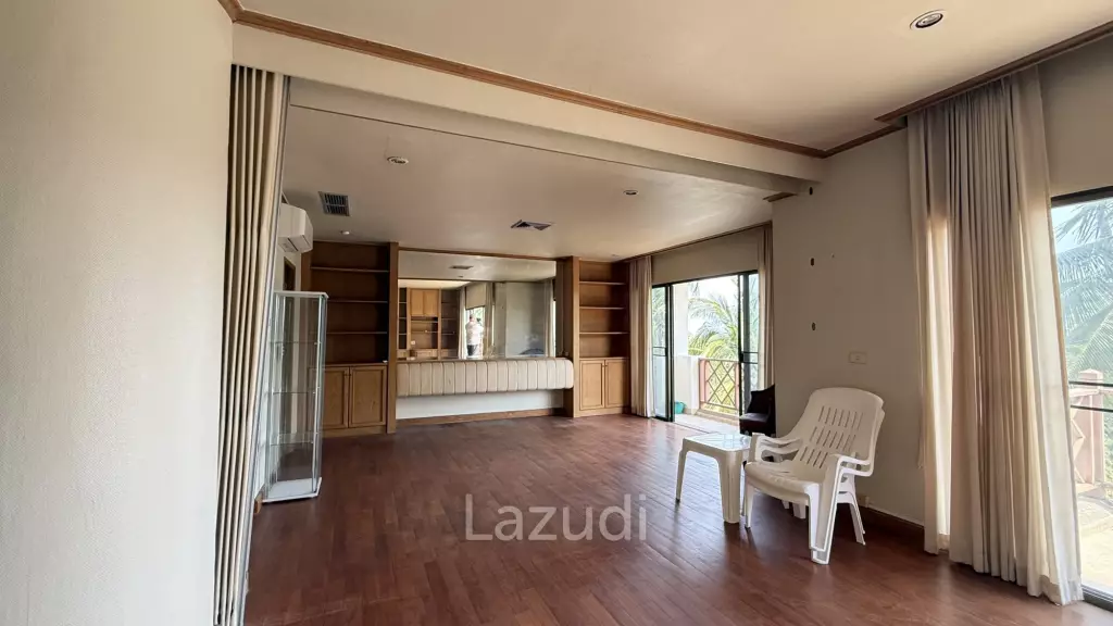 PALM HILLS CONDO ( FOREIGNER QUOTA )   : 2 bed condo  with open views