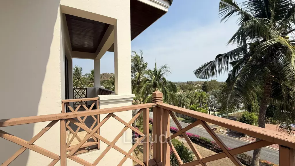 PALM HILLS CONDO ( FOREIGNER QUOTA )   : 2 bed condo  with open views