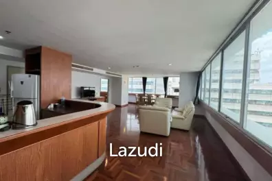 138 sqm high-floor condo at Asoke Place in Watthana Bangkok