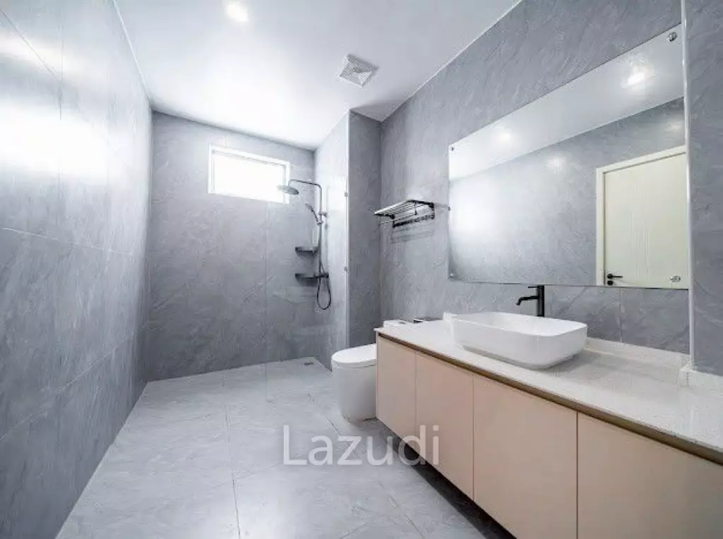 6 Bed 6 Bath 300 SQ.M. Private House In Central Pattaya