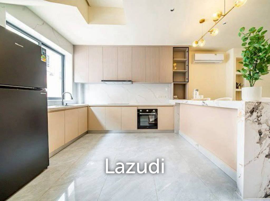 6 Bed 6 Bath 300 SQ.M. Private House In Central Pattaya