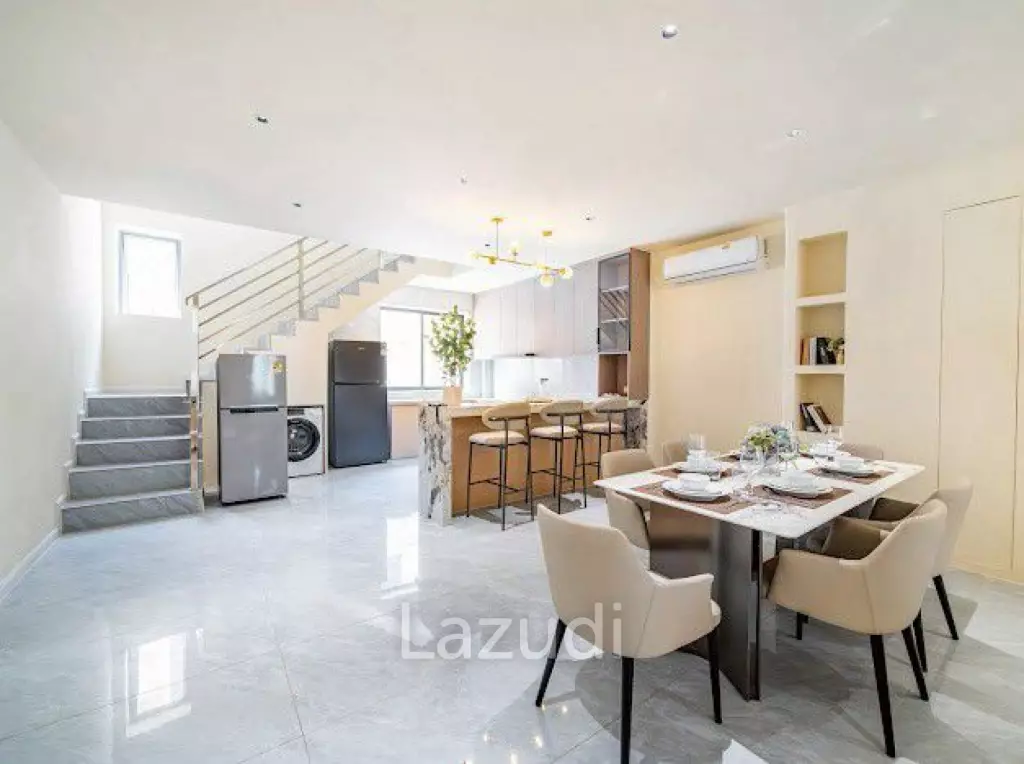 6 Bed 6 Bath 300 SQ.M. Private House In Central Pattaya