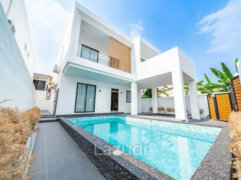 6 Bed 6 Bath 300 SQ.M. Private House In Central Pattaya