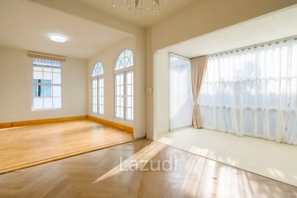 บ้านเดี่ยวโมเดิร์น 2 ชั้น 180 ตร.ม. พร้อมสวนส่วนตัว ทำเลห้วยใหญ่ พัทยา