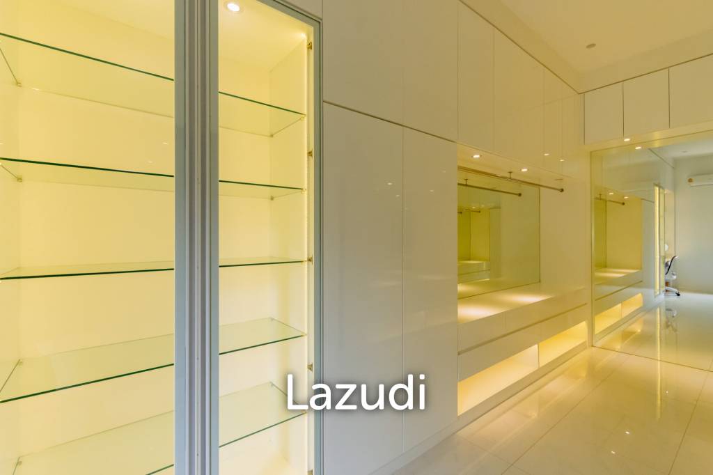 PARKLAND VILLA :  Modern  3 Bed Pool Villa with big land plot