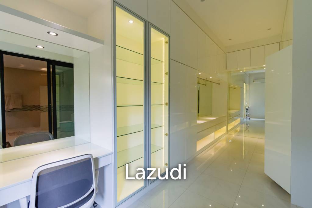 PARKLAND VILLA :  Modern  3 Bed Pool Villa with big land plot