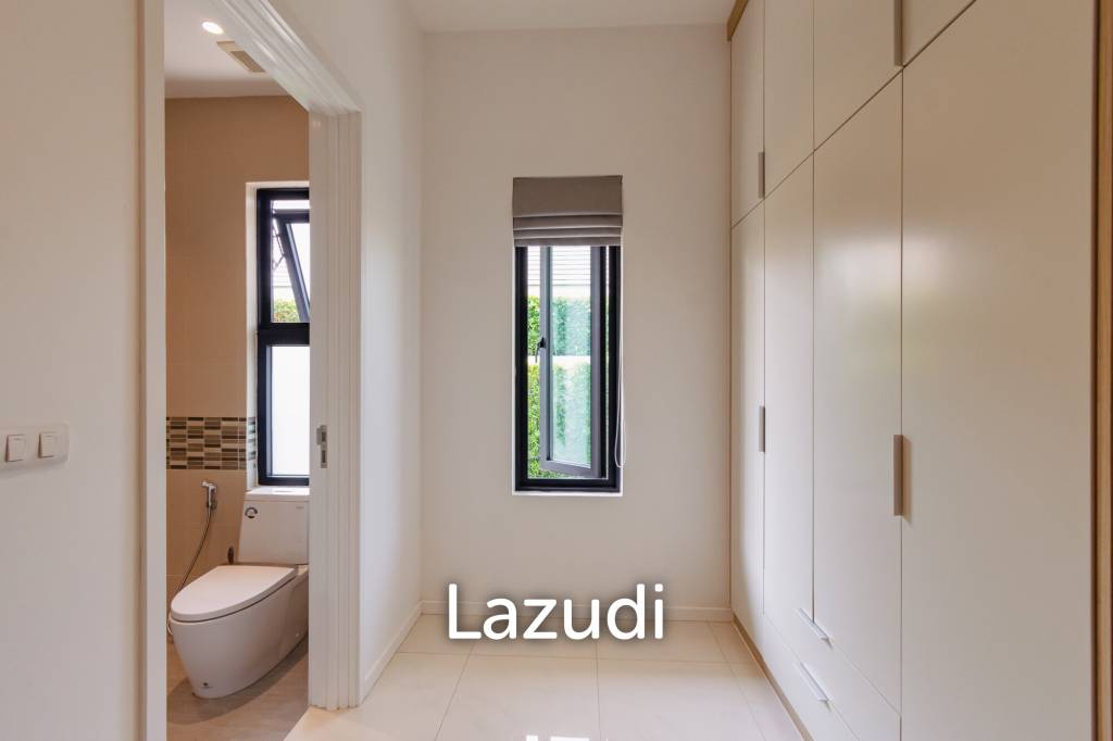 PARKLAND VILLA :  Modern  3 Bed Pool Villa with big land plot