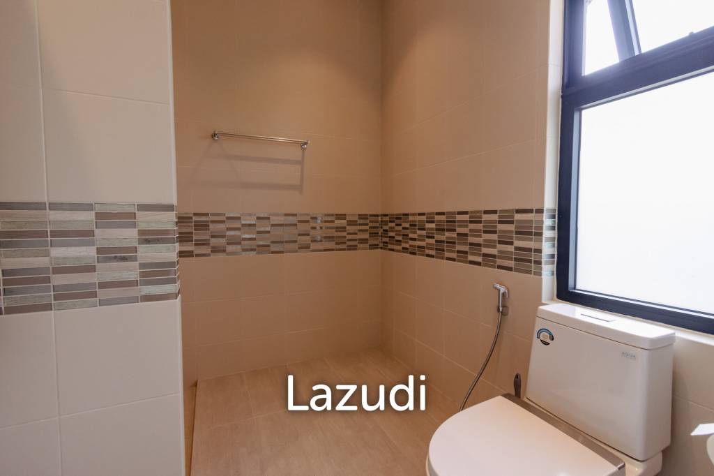 PARKLAND VILLA :  Modern  3 Bed Pool Villa with big land plot