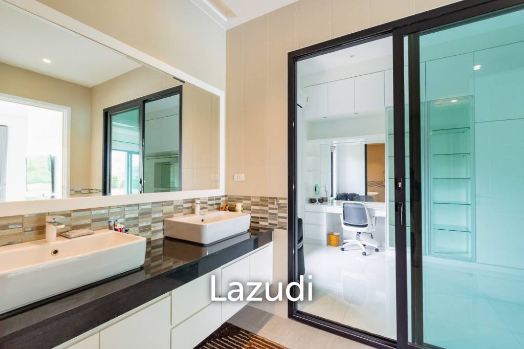 PARKLAND VILLA :  Modern  3 Bed Pool Villa with big land plot